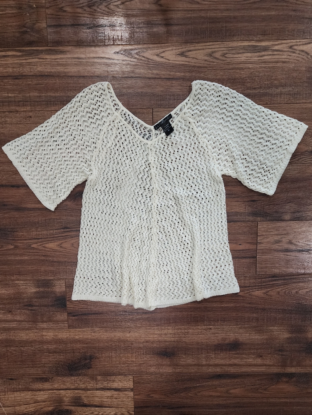 United States Sweaters Women's White Half Sleeve V-Neck Pullover Sweater Medium